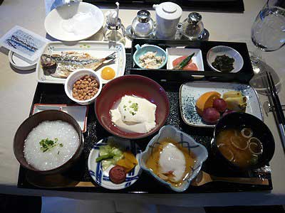 ０５